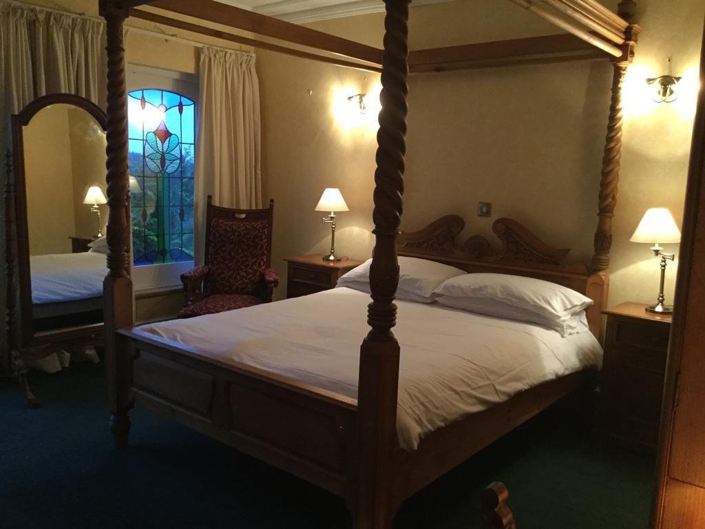Llwyn Country House Ланели Екстериор снимка