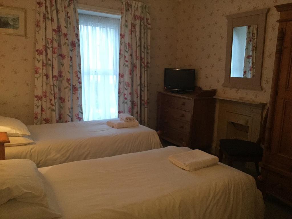 Llwyn Country House Ланели Екстериор снимка