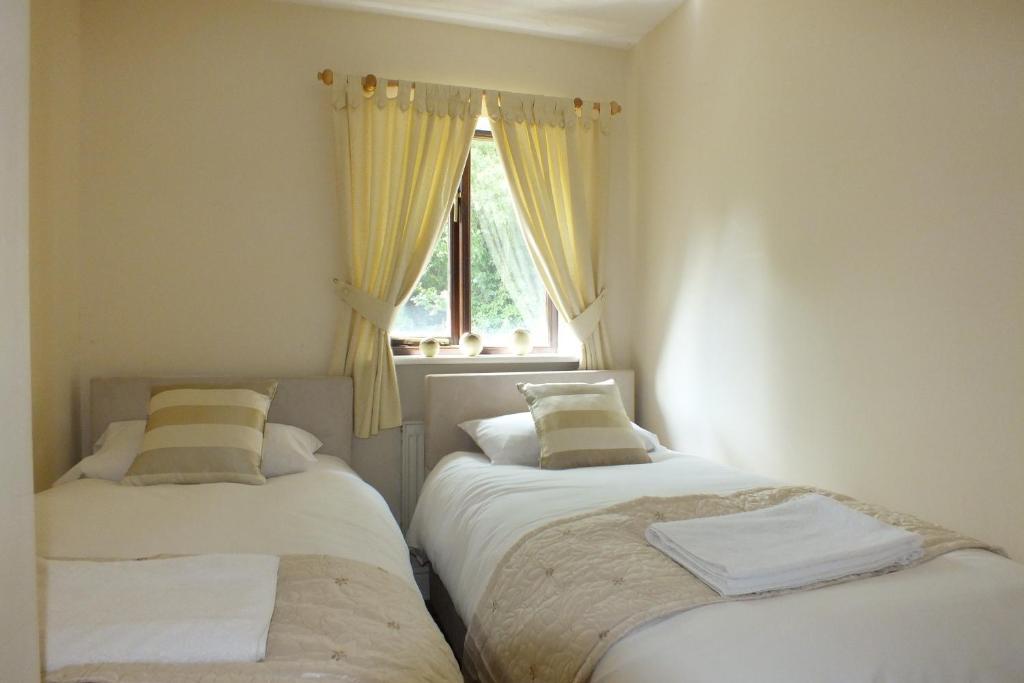 Llwyn Country House Ланели Стая снимка