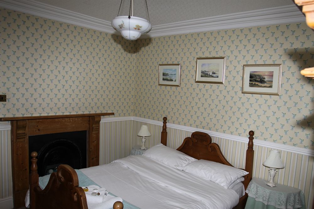 Llwyn Country House Ланели Екстериор снимка