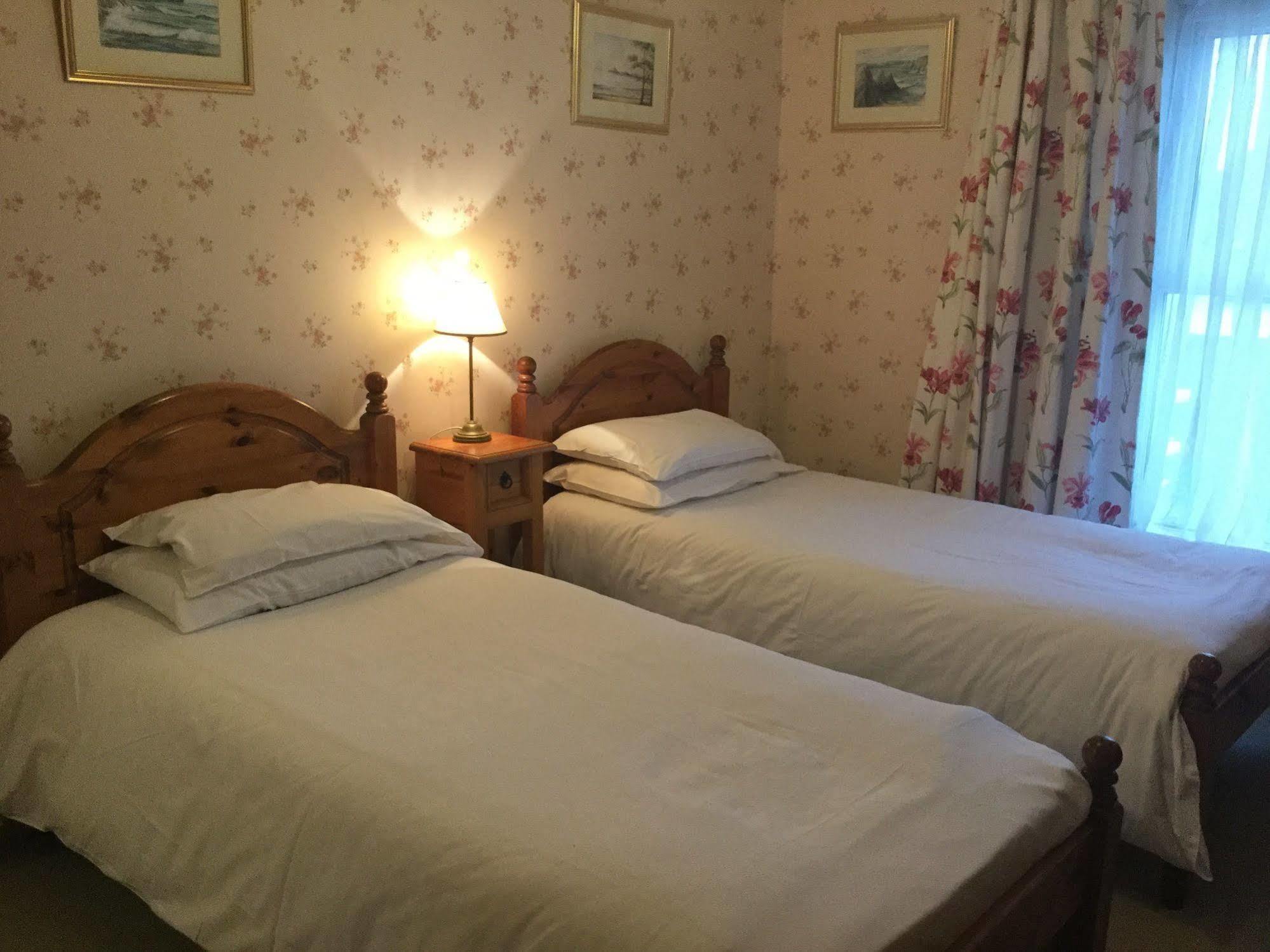 Llwyn Country House Ланели Екстериор снимка