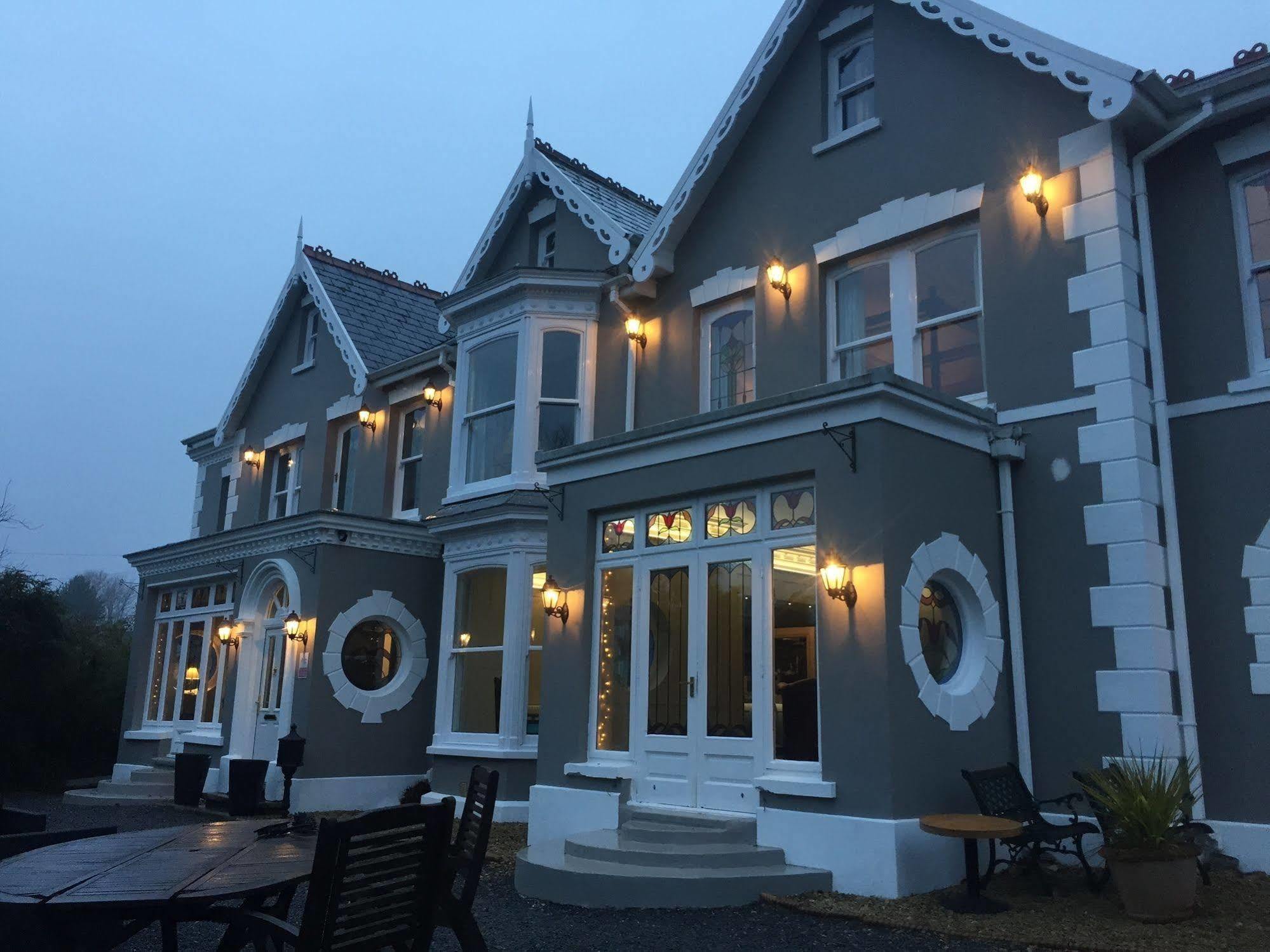 Llwyn Country House Ланели Екстериор снимка